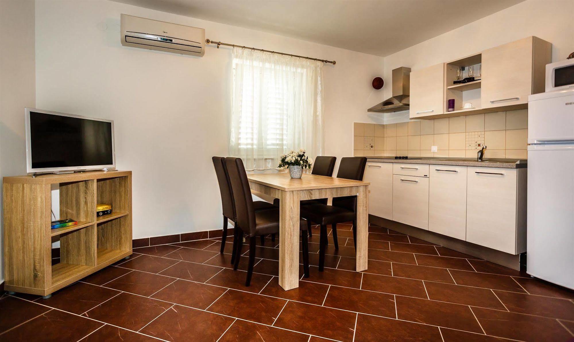 Apartments Mare & Mons Deluxe Malinska Luaran gambar